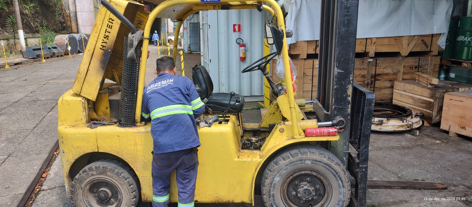 Manutenção de empilhadeira industrial
